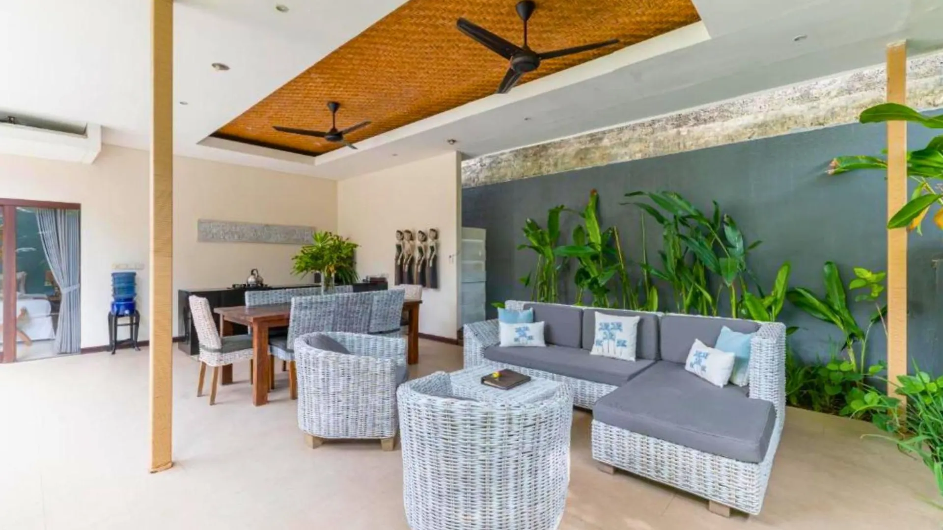 Omkara 2 Bedroom Deluxe Private Pool Villa Zn253 Seminyak